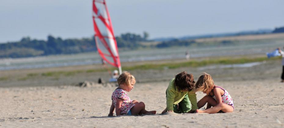 Sandy beach with plenty of room to build sandcastles, play beach games...