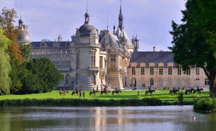 File:Château de Compiègne - Tunnel to Garden.jpg - Wikimedia Commons