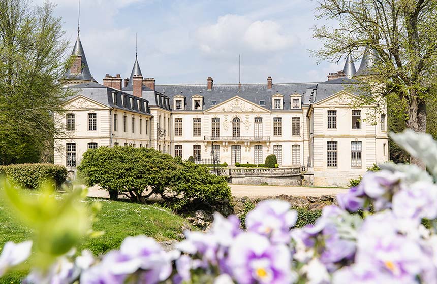 Château d'Ermenonville, just an hour’s drive from Paris, is the stunning centrepiece of the park named after Jean-Jacques Rousseau in Ermenonville 