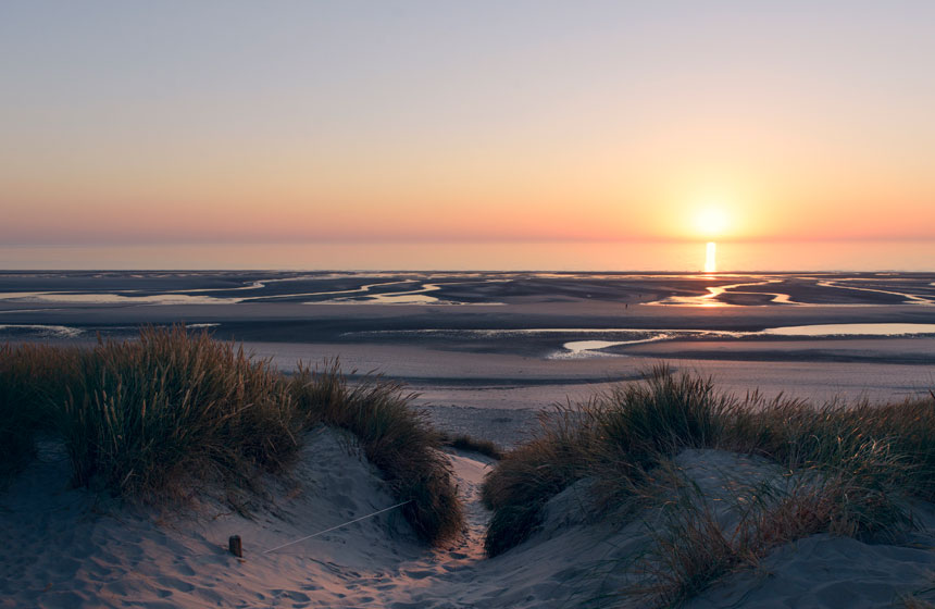 Le Touquet’s beach of fine white sand is close to the 4 star Holiday Inn hotel