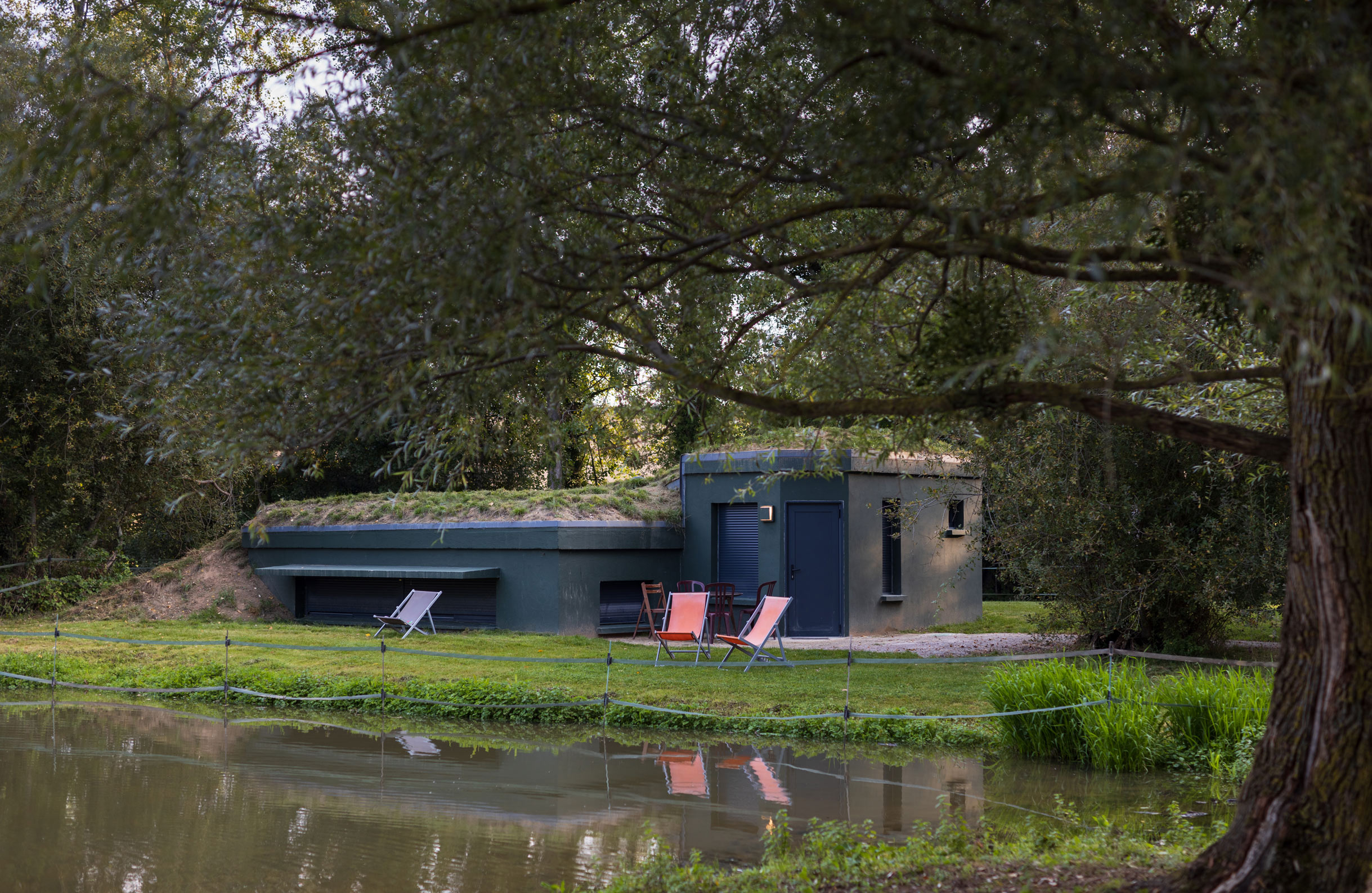 ‘Maison des Oiseaux’ at the Domaine du Lieu Dieu near the A28 motorway and the Somme Bay is an unusual place to stay in France and a luxury birdwatching hide