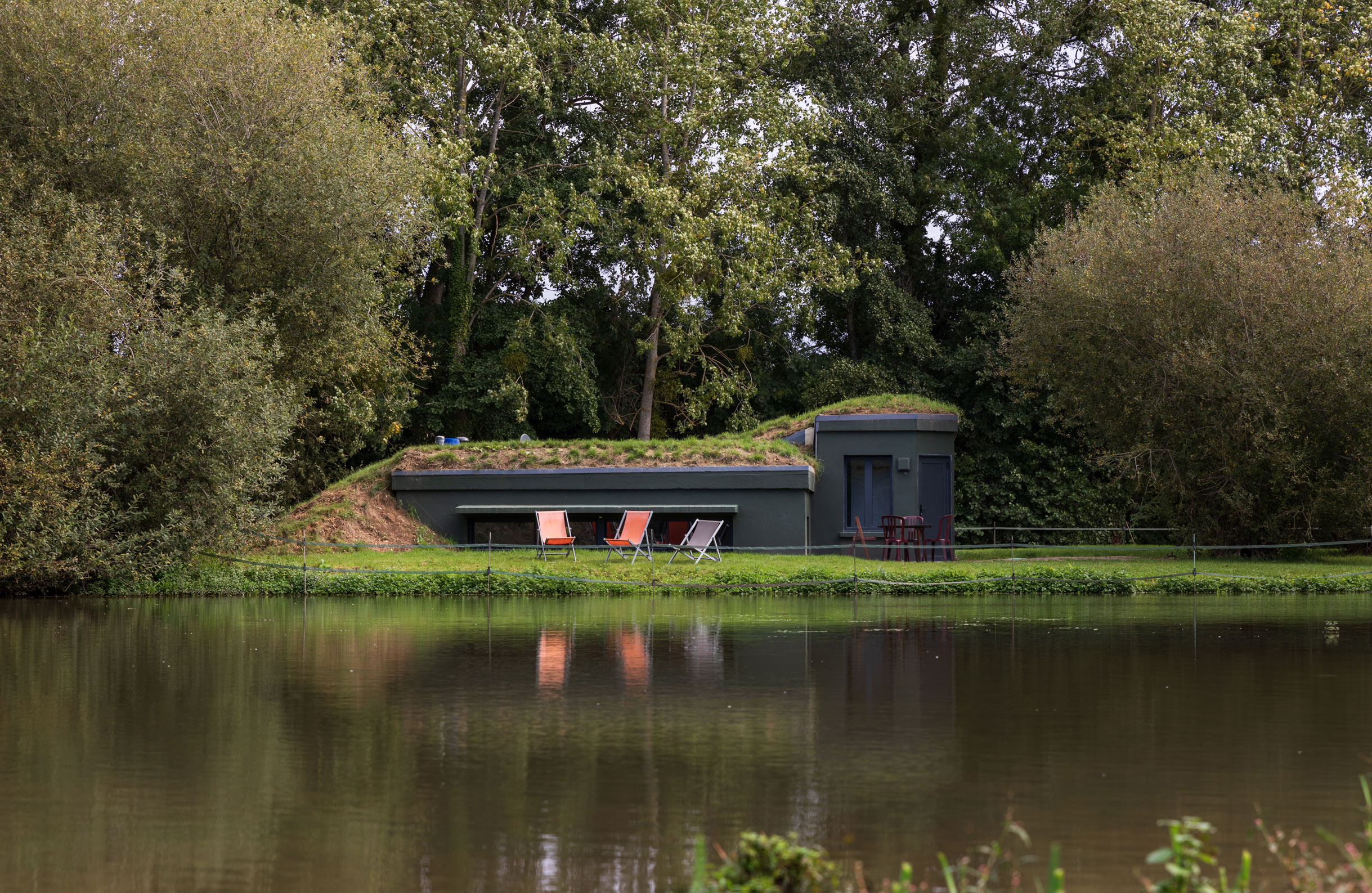 ‘Maison des Oiseaux’ at the Domaine du Lieu Dieu near the A28 motorway and the Somme Bay is an unusual place to stay in France and a luxury birdwatching hide