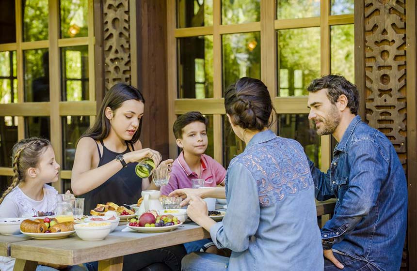 Enjoy breakfast inside ‒ or outside on the terrace