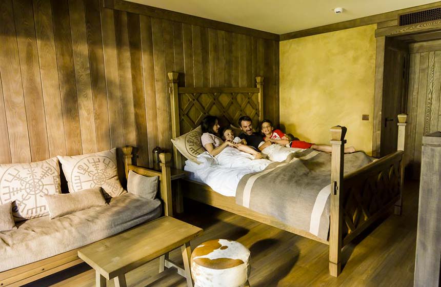 The calming and earthy wooden décor of bedrooms helps you build up your strength for a day of thrills!