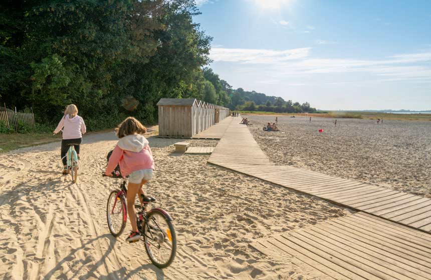 The Somme bay offers endless paths for safe and flat cycling - perfect for family weekend breaks