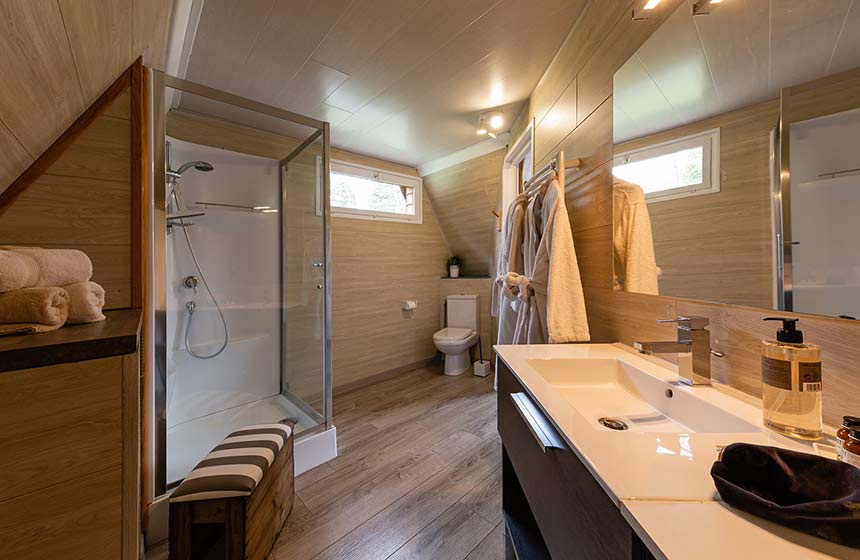 Shower room in your Lodge de Malbrough
