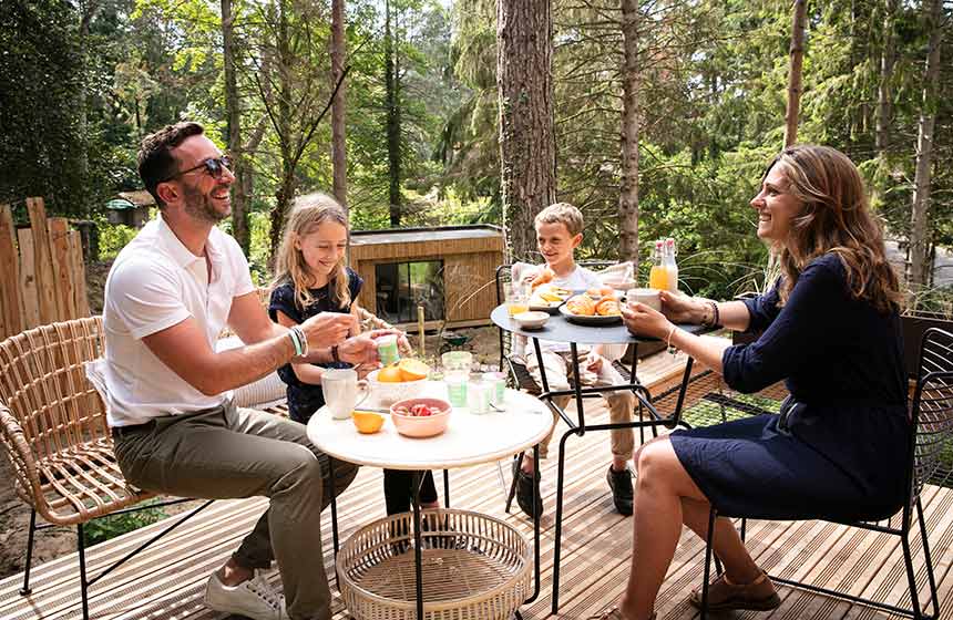 Enjoy breakfast on the terrace. The squirrels will take care of the crumbs!