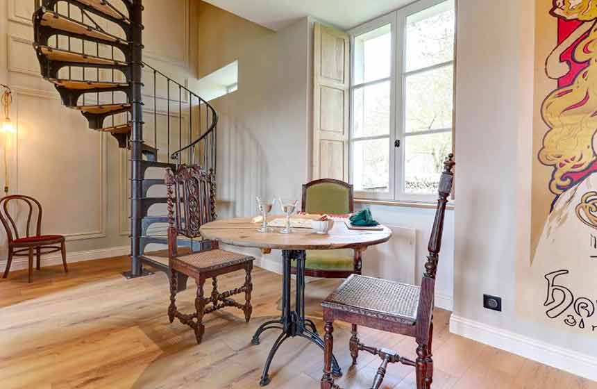 The style of the interior is a nod to Camille Claudel, the artist who made the famous sculpture ‘La Petite Châtelaine’