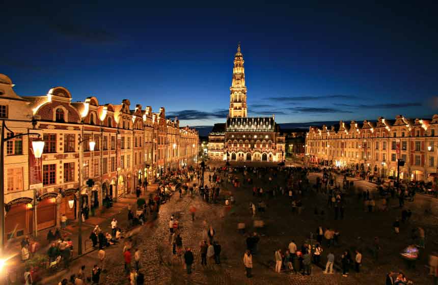 Enjoy Arras and its Flemish architecture by night