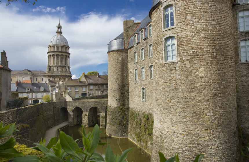 A romantic walk in the cobbled streets of Boulogne sur Mer's fortified town