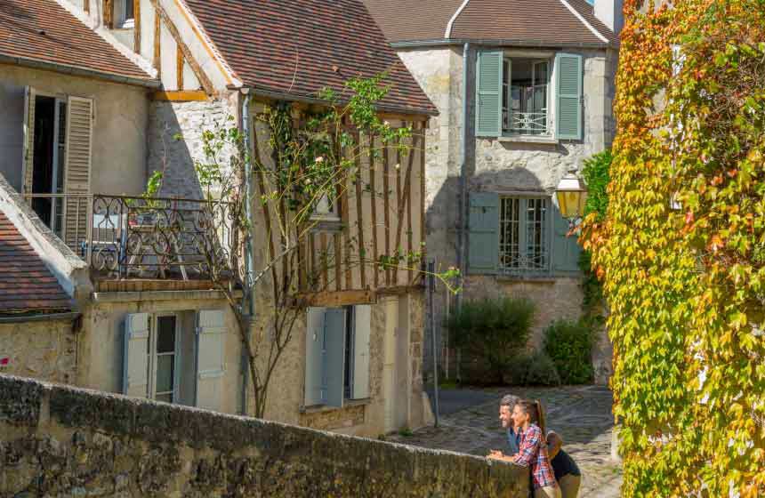 Exploring the cobbled medieval streets of picturesque Senlis nearby is a must