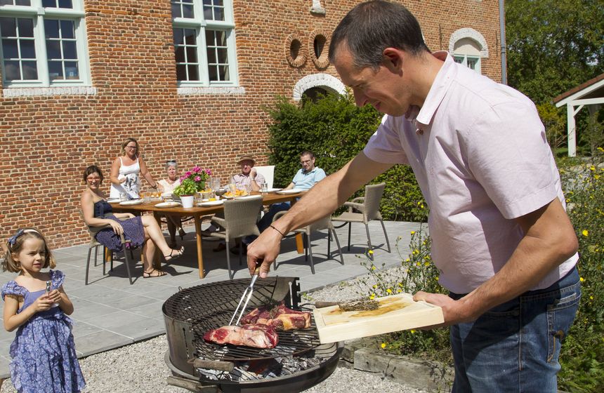 With a barbecue and no less than four terraces at your large holiday house in France, you can make the most of the opportunity to dine alfresco during your family get together