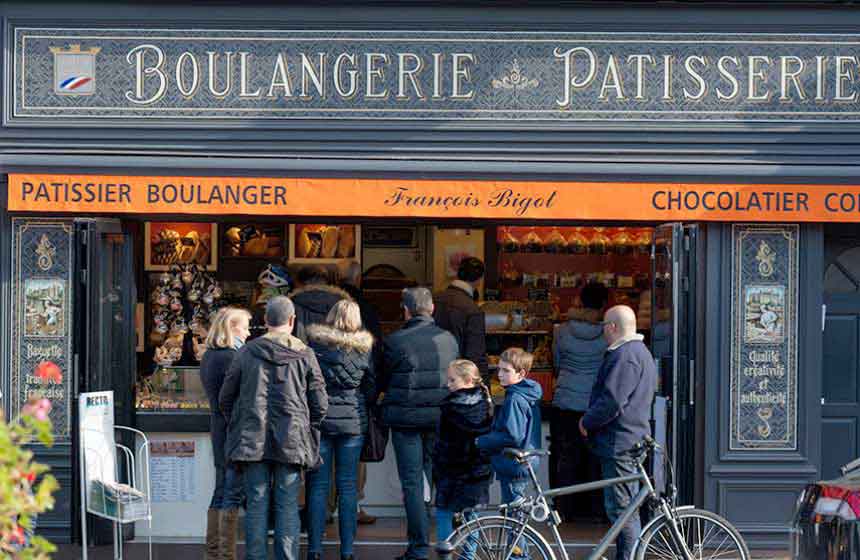 A queue is always a good sign! Seek out the ‘Bigot’ boulangerie-patisserie in Pierrefonds