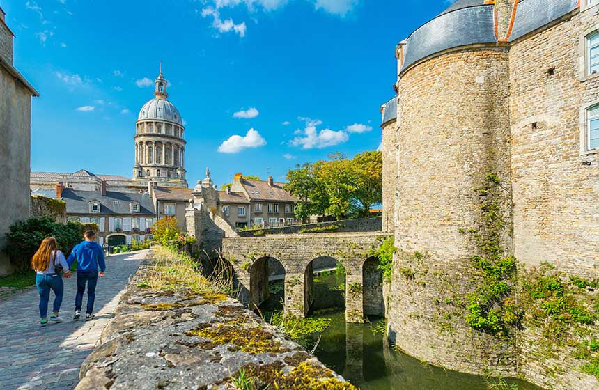 During your chateau break near Calais, be sure to take a walk around the ramparts in Boulogne-sur-Mer's old town