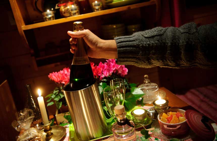 Maison de l’Omignon gypsy caravan is the perfect place to toast togetherness