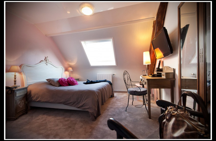 Double room with view on Notre-Dame d’Amiens cathedral, Le Prieuré hotel