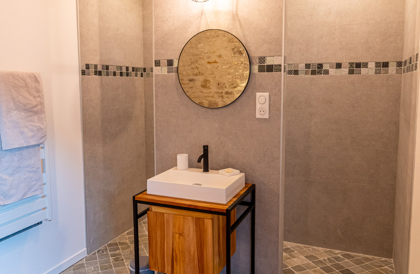 Bedroom with the walk-in shower integrated into the room