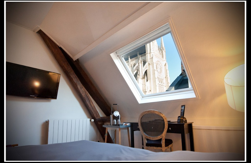 Double room with view on Notre-Dame d’Amiens cathedral, Le Prieuré hotel