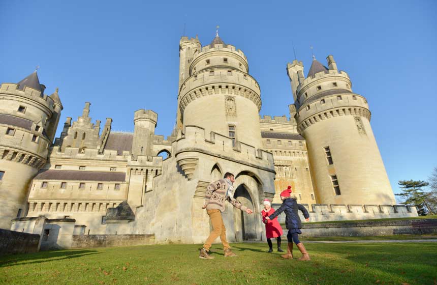 Château de Pierrefonds is right on the doorstep of your B&B with family room at Les Hauts de Pierrefonds in Northern France