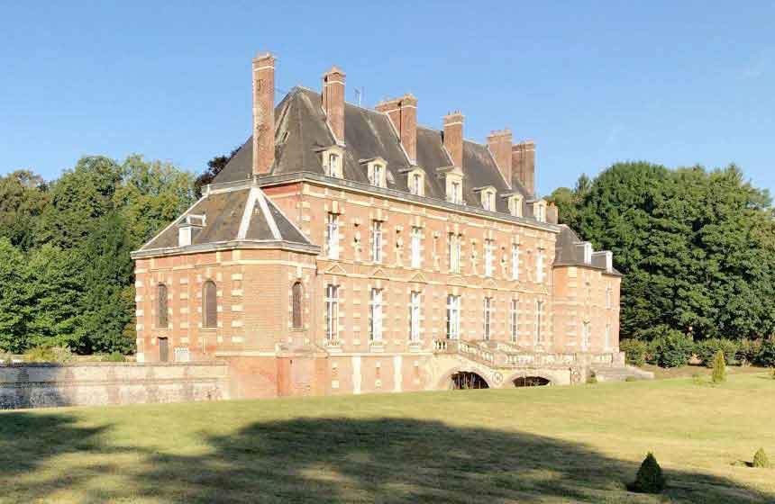 French chateau B&B the Château d’Auteuil in Berneuil-en-Bray