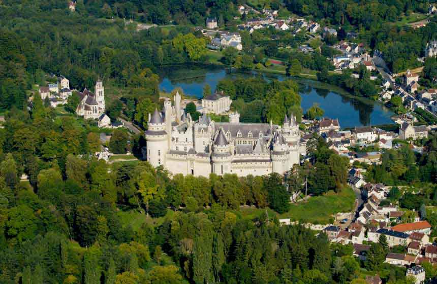 Château de Pierrefonds is right on the doorstep of your B&B and family room at Les Hauts de Pierrefonds in Northern France