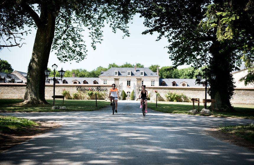 Borrow bikes from Domaine-de-Barive to explore the Northern France countryside at your own pace