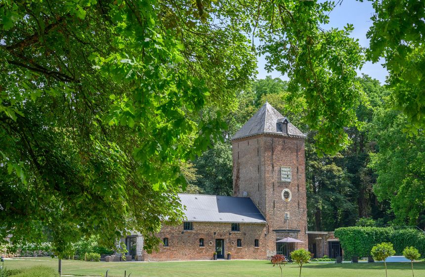 The dovecote at Le Clos Barthélemy and converted stables where you’ll find the luxury hot-tub
