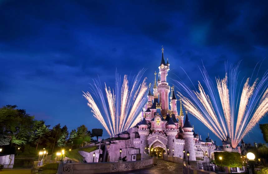 Disneyland Paris is within easy reach of Le Bois de Rosoy treehouse bed and breakfast in Rosoy en Multien, Northern France