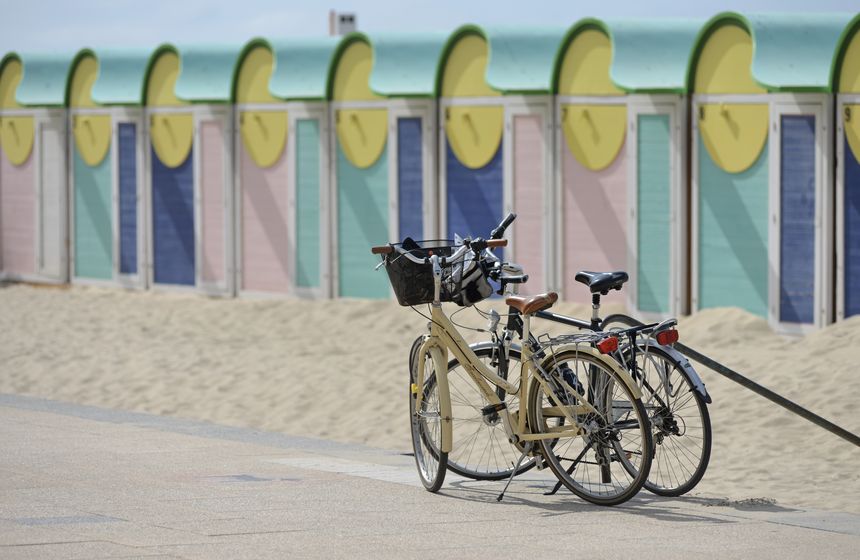 The colourful beach-huts in Malo. B&B Villa Samoa, Bray-Dunes, Northern France