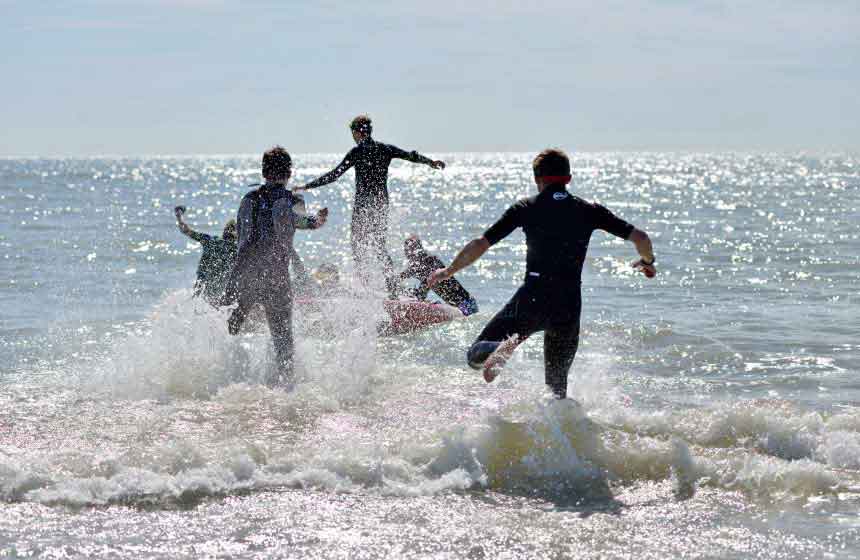 Combining fun and fitness paddle-boarding from Fort-Mahon