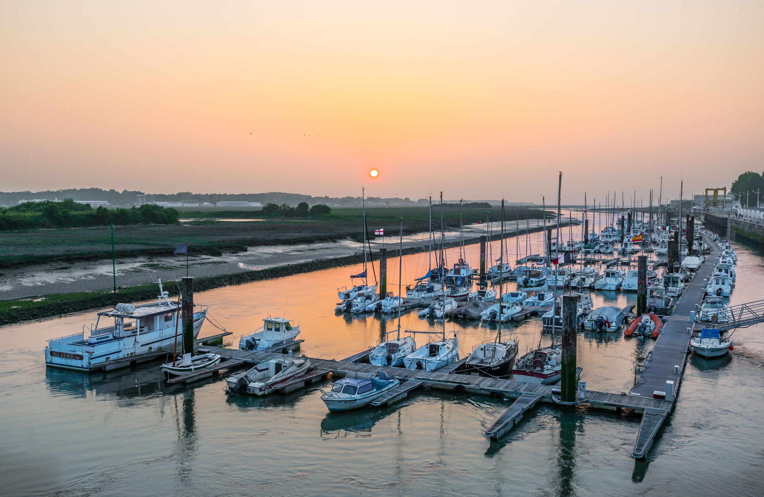 The fishing port of Etaples is only a 20-minute drive from your chateau-hotel in Montreuil sur Mer 