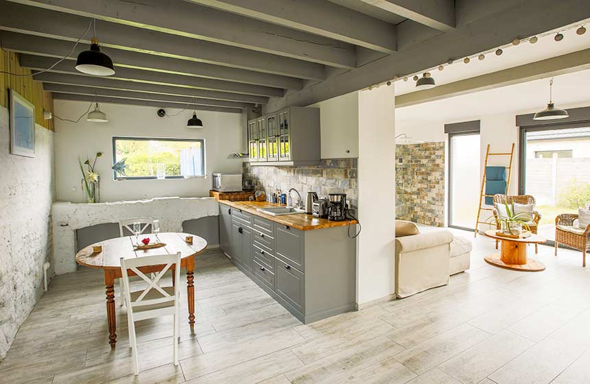 The Mer gite’s kitchen area at 'S’évader entre Terre et Mer'