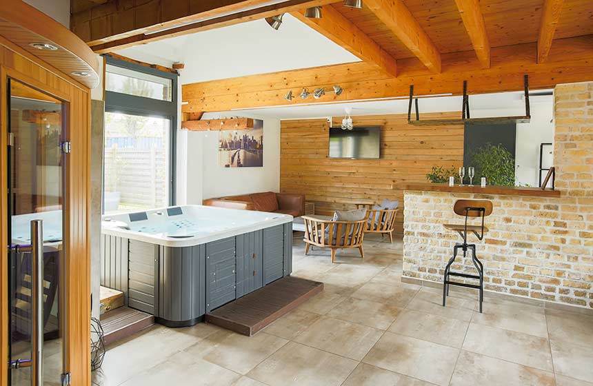 Enjoy full use of your private hot tub and sauna in the Terre cottage