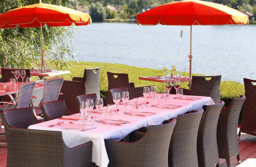 Enjoy the terrace with a view of the lake...
