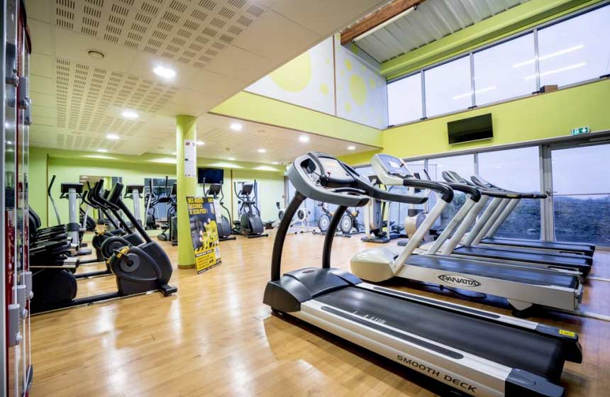 The wellness centre gym at the Best Western Hôtel Ile de France in Château-Thierry