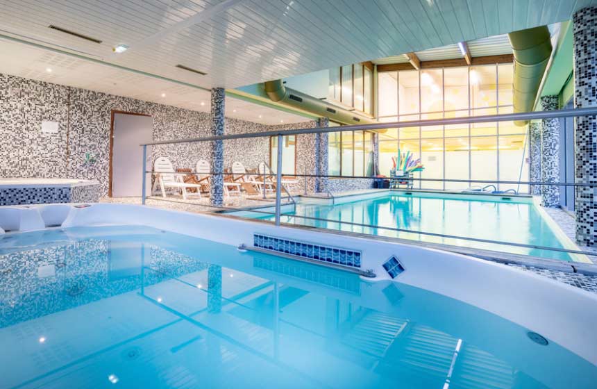 The wellness centre pool at the Best Western Hotel Ile de France in Château-Thierry