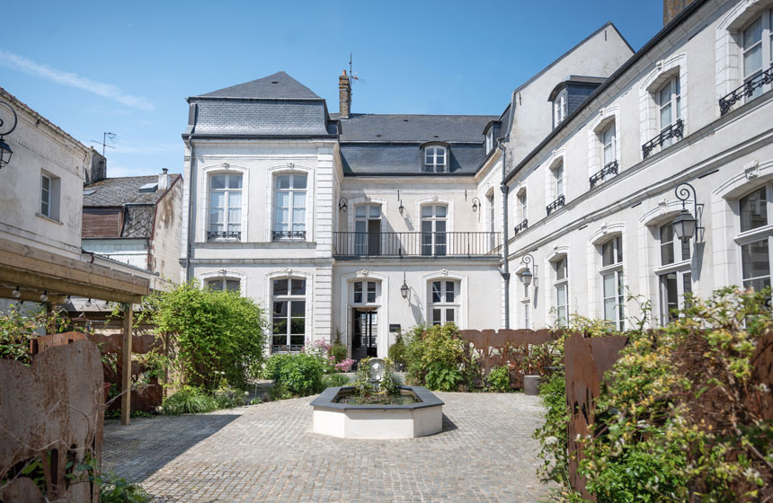 Hôtel Loysel Le Gaucher is a stunning chateau-hotel at the heart of charming Montreuil-sur-Mer near Le Touquet