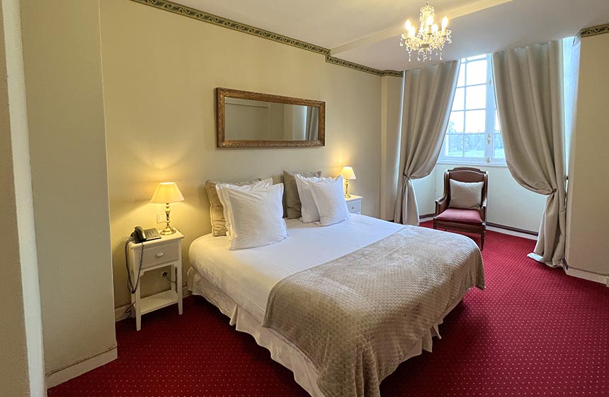 Relax in the calming neutral tones of your Deluxe room at Château d'Ermenonville 