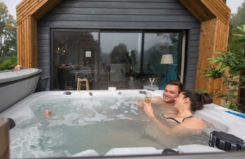 Time to relax and unwind in the hot tub while the children play. Bliss!