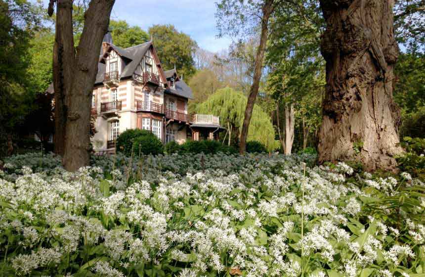 The beautiful garden at Villa du Châtelet in Compiègne, Northern France