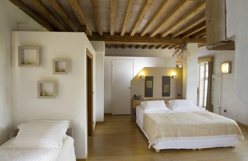 There are 2 family suites at Manoir-du-Bolgaro, each sleeping 3 people