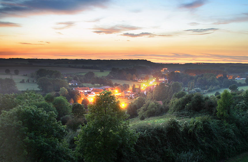 Be sure to visit the village of La Madelaine-sous-Montreuil just 15 minutes from La Plonplonière, particularly as the sun sets!