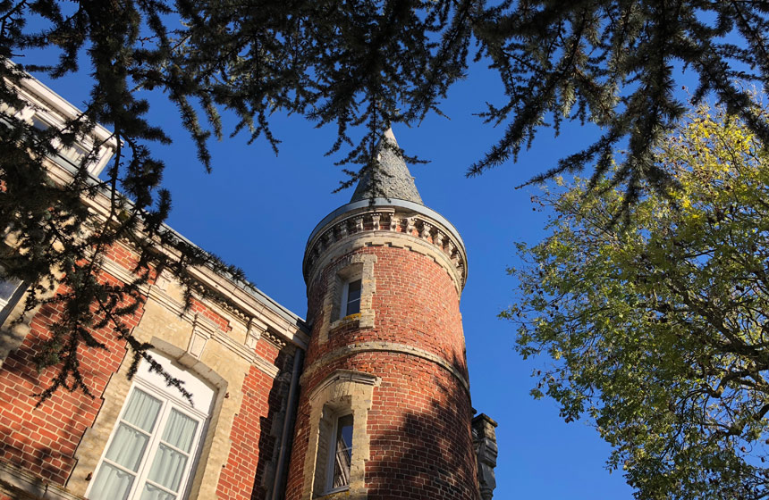 The turreted tower at Château de Tilques adds fairytale flavour to your French château holiday