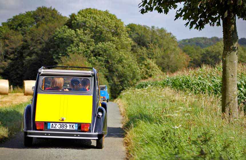 Discovering the Flemish countryside by 2CV - unique and fun!