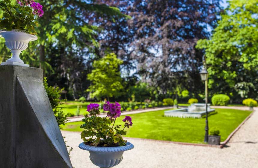 Fresnoy-en-Gohelle chateau hotel's garden, Northern France