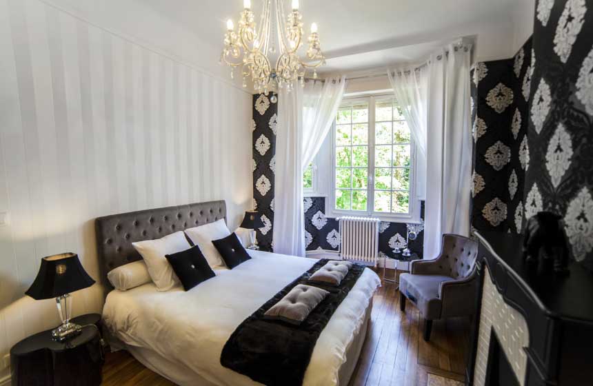 Fresnoy-en-Gohelle chateau, Privilege suite, Northern France