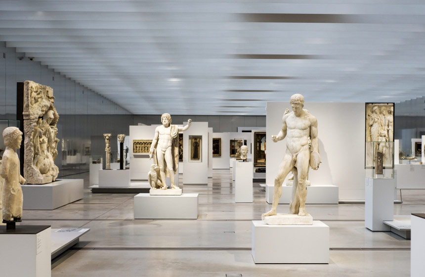 The light-filled Galerie-du-Temps at the Louvre-Lens museum