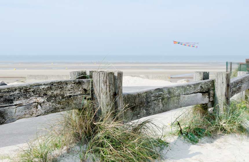 With a promenade, beach sports and wild stretches, Hardelot beach boasts an astonishing 8kms of fine, white sand 