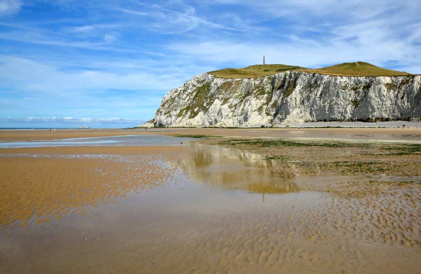 The famous cliffs at Cap Blanc Nez and Cap Gris Nez are only 20-25 minutes away from your accommodation