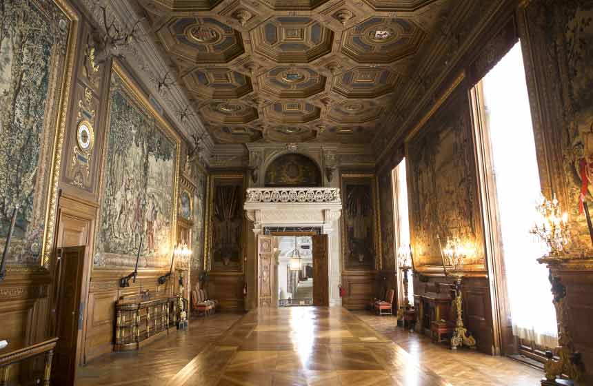 The splendour of its interiors makes Château de Chantilly an essential place to visit on the outskirts of Paris 